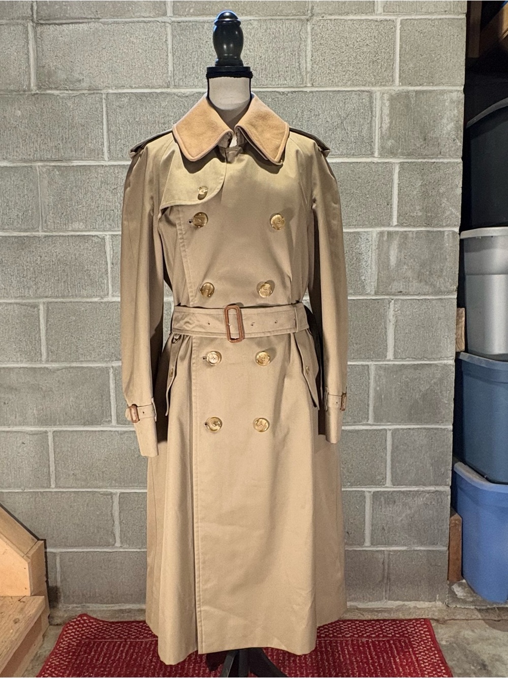 Burberry trench coat. - Picture 2 of 16